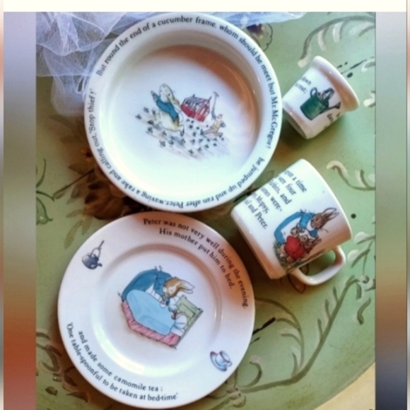 Peter Rabbit Nursery 4 pc set by Wedgewood, Vintage - Picture 3 of 10